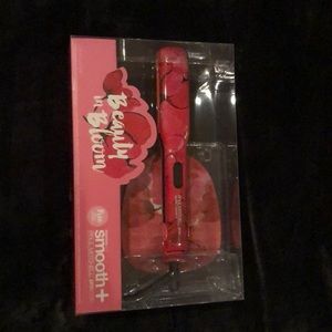 1.25”Flat Iron,up to 410f in 60 seconds,digital.